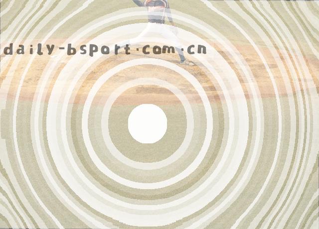 数据闪烁 赛场战术瞬息迭代